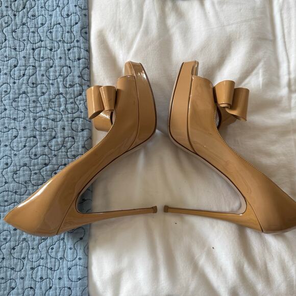 VALENTINO Patent Leather Pump With Bow Tan Size 37 peep toe casual - Picture 10 of 11